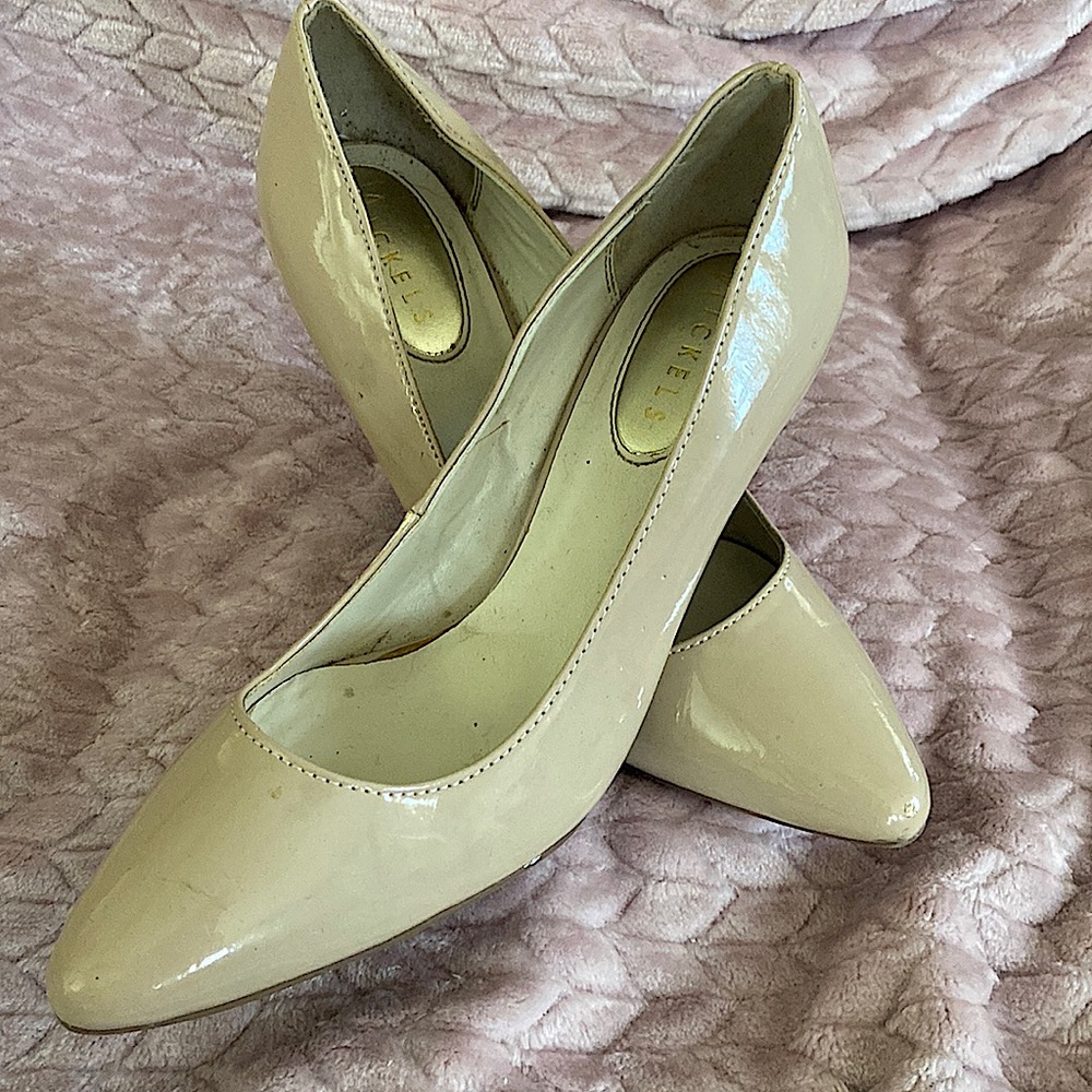 Shiny Nude Heels 7.5M